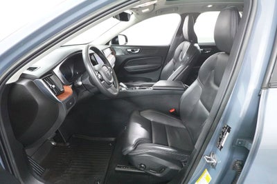 2023 Volvo XC60 Ultimate Dark Theme