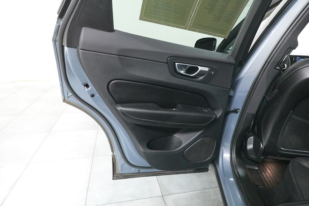 2023 Volvo XC60 Ultimate Dark Theme