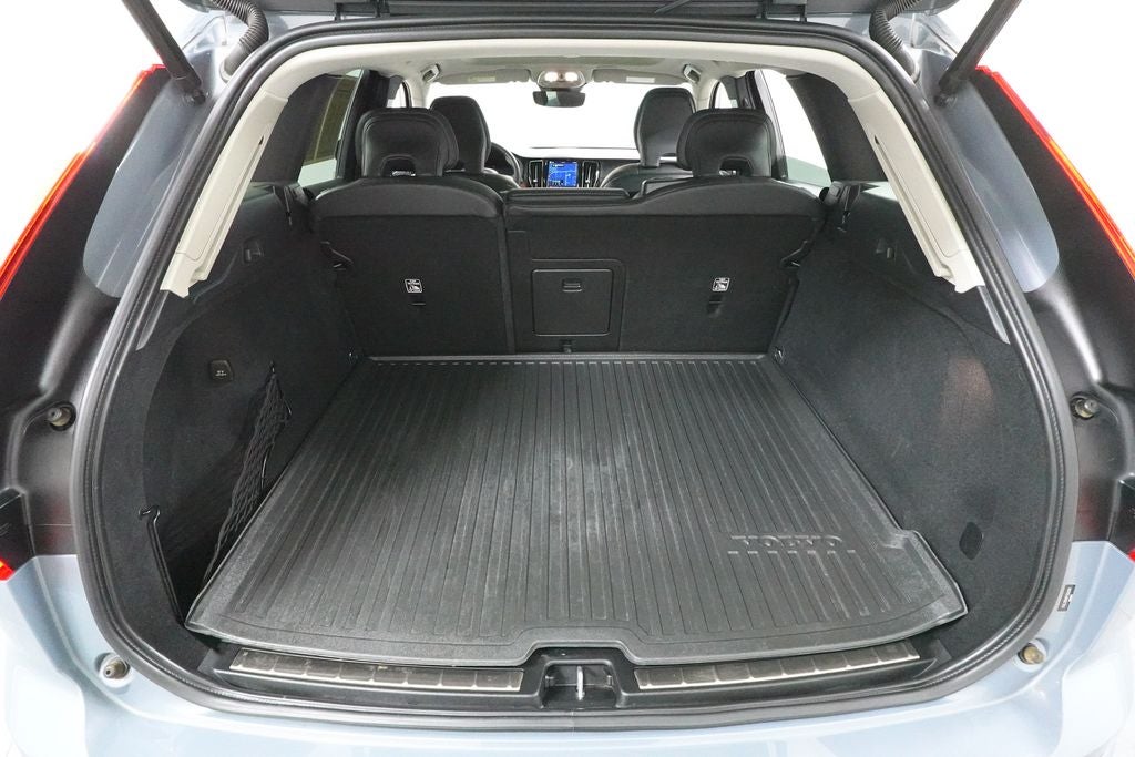 2023 Volvo XC60 Ultimate Dark Theme