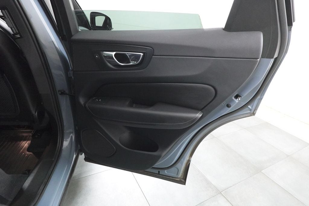 2023 Volvo XC60 Ultimate Dark Theme