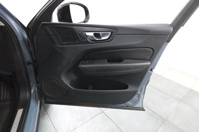 2023 Volvo XC60 Ultimate Dark Theme