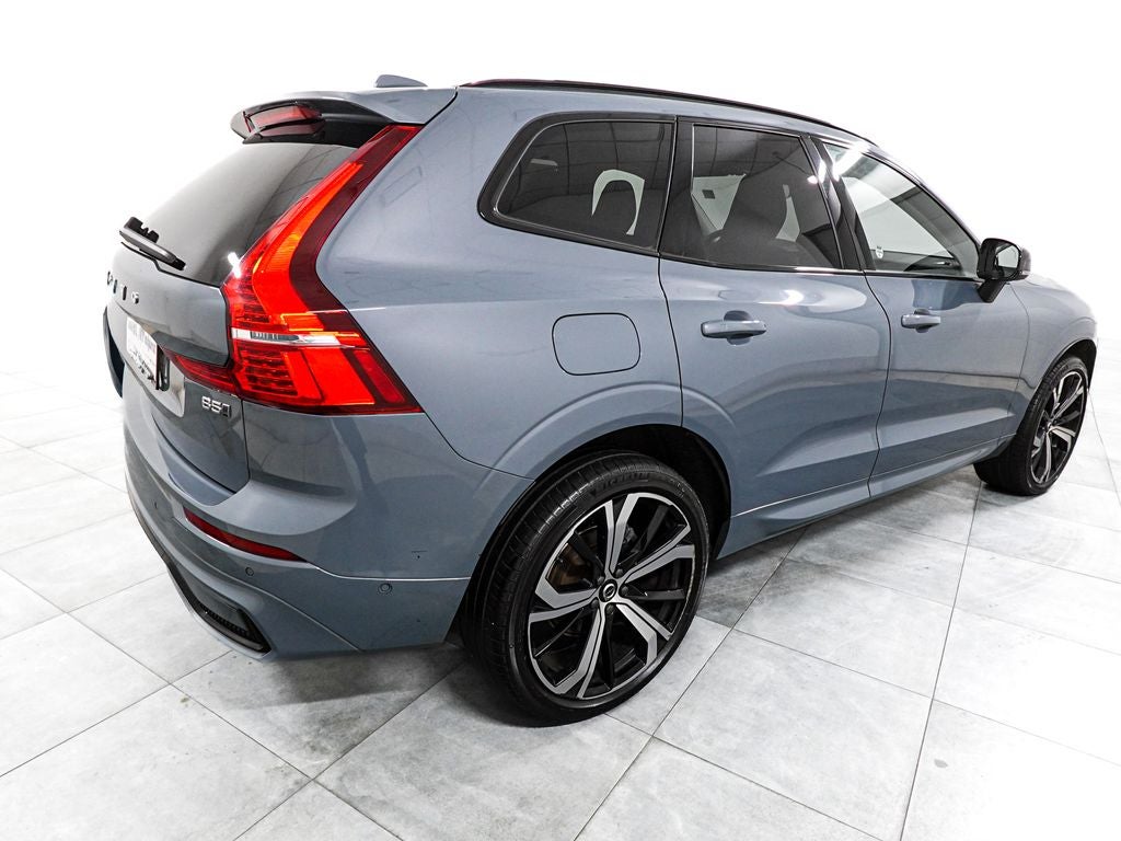 2023 Volvo XC60 Ultimate Dark Theme