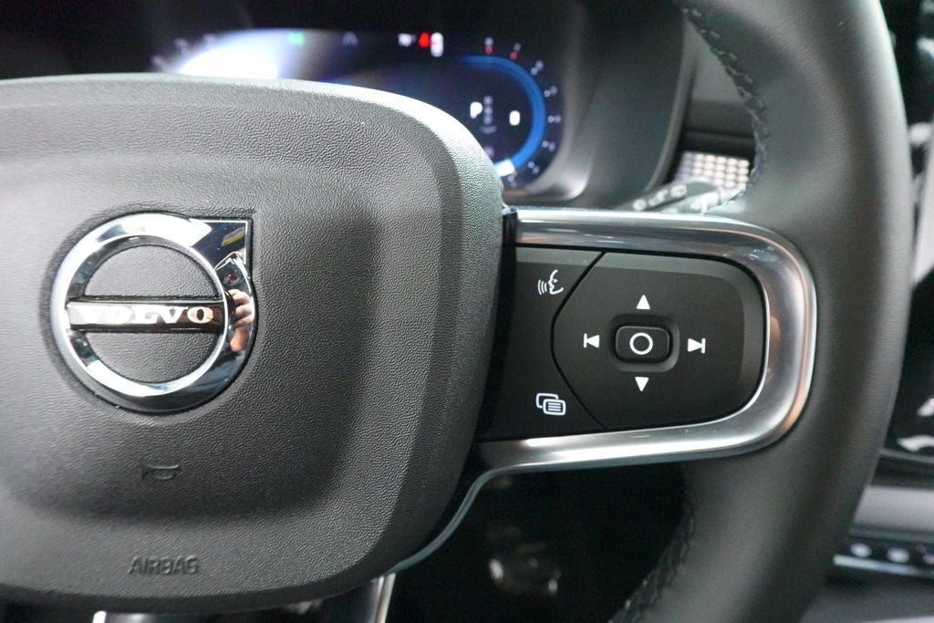 2025 Volvo XC40 Plus Dark Theme