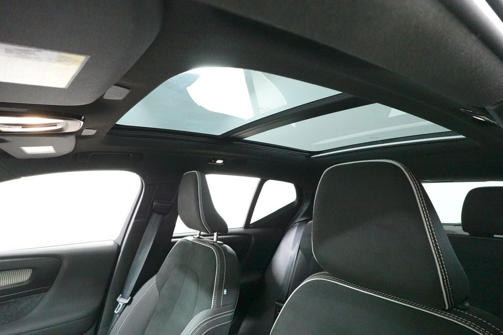 2025 Volvo XC40 Plus Dark Theme