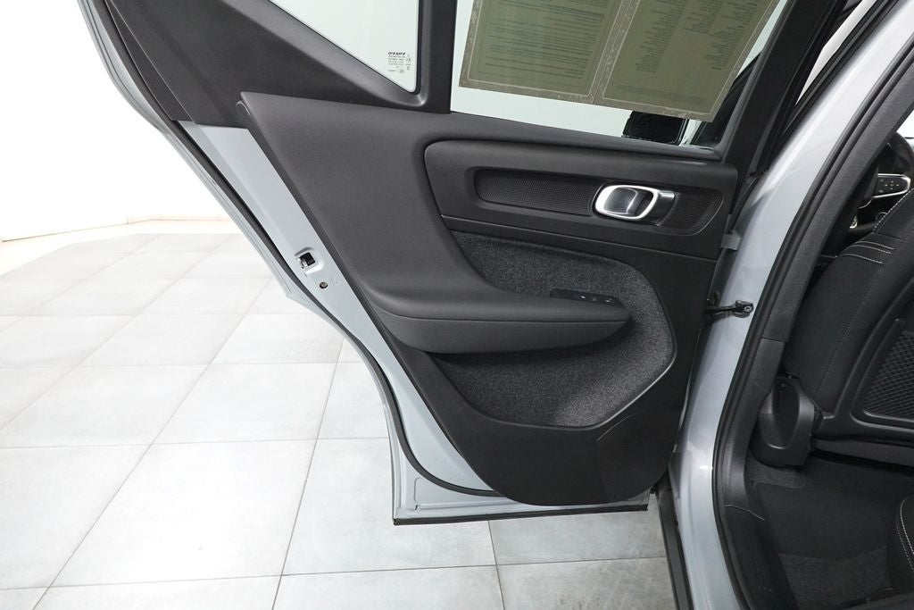 2025 Volvo XC40 Plus Dark Theme