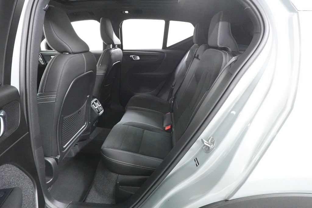 2025 Volvo XC40 Plus Dark Theme