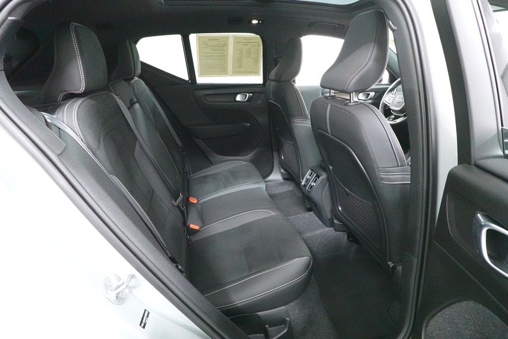 2025 Volvo XC40 Plus Dark Theme
