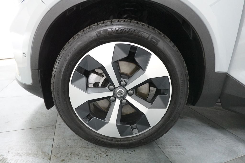 2025 Volvo XC40 Plus Dark Theme