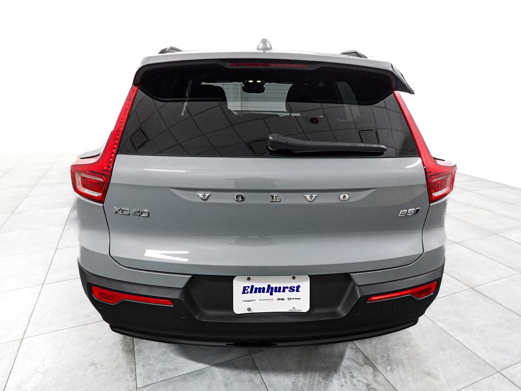 2025 Volvo XC40 Plus Dark Theme