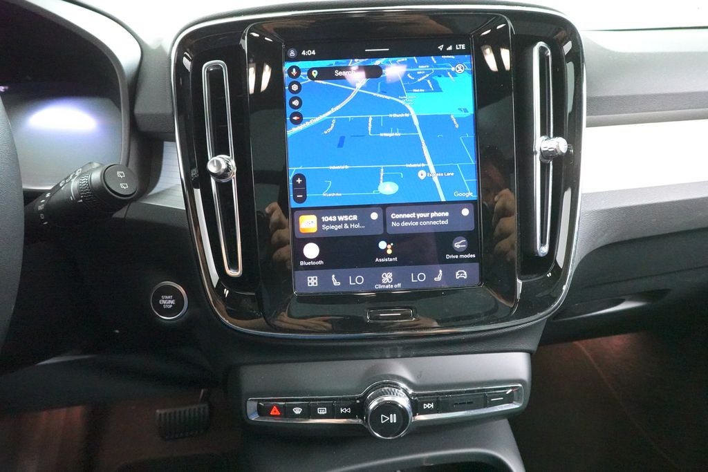2025 Volvo XC40 B5 Core Bright Theme