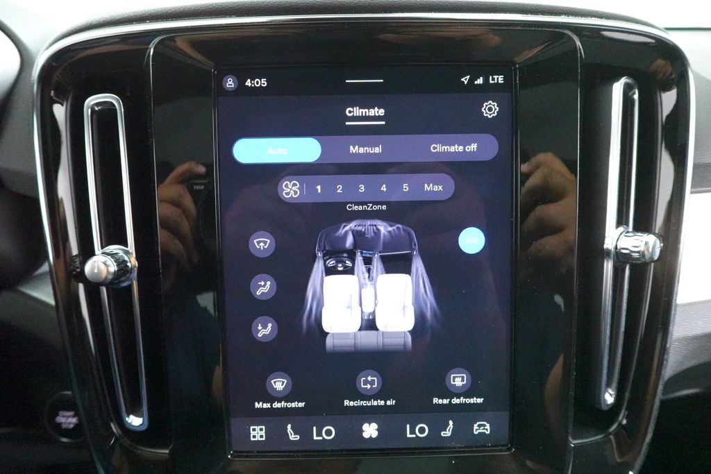 2025 Volvo XC40 B5 Core Bright Theme