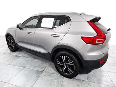 2025 Volvo XC40 B5 Core Bright Theme