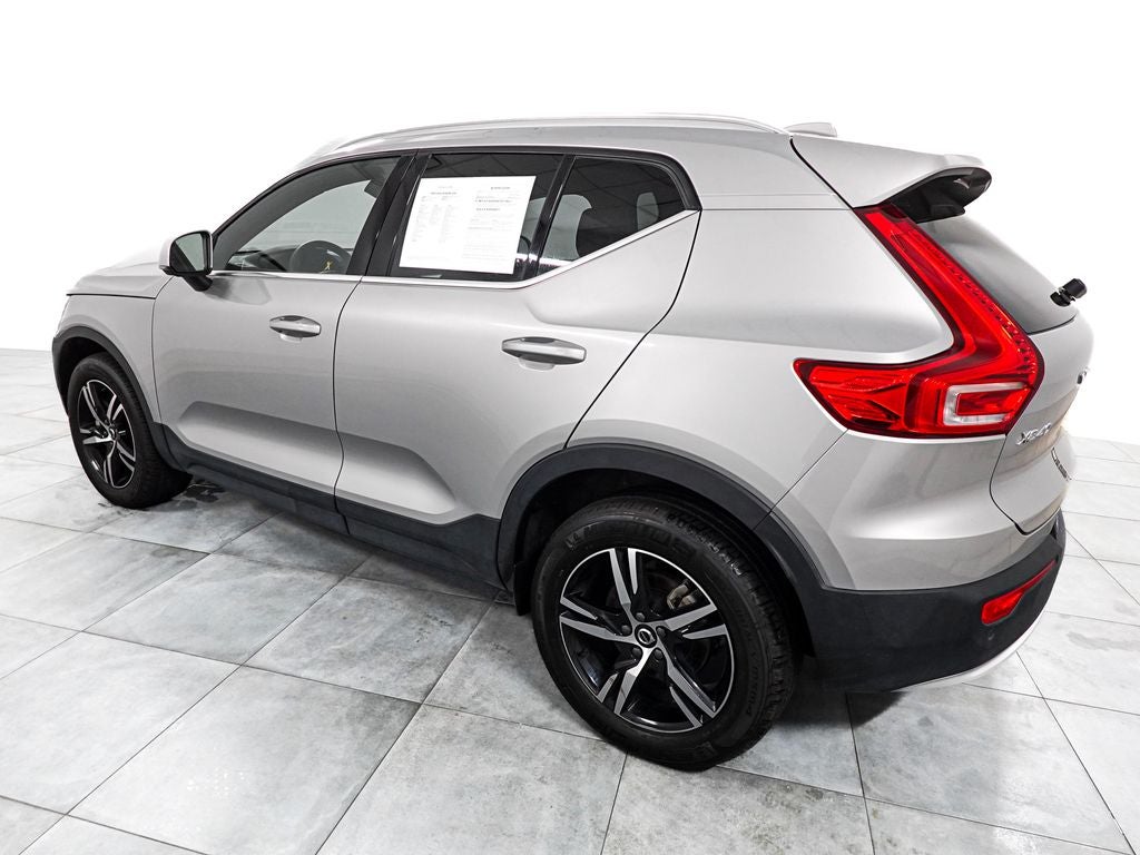 2025 Volvo XC40 B5 Core Bright Theme