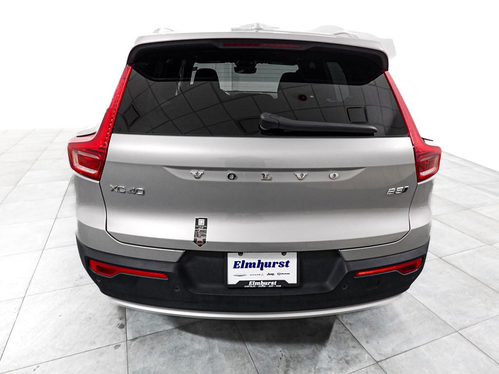 2025 Volvo XC40 B5 Core Bright Theme