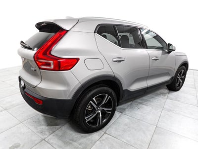 2025 Volvo XC40 B5 Core Bright Theme