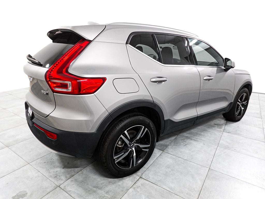 2025 Volvo XC40 B5 Core Bright Theme