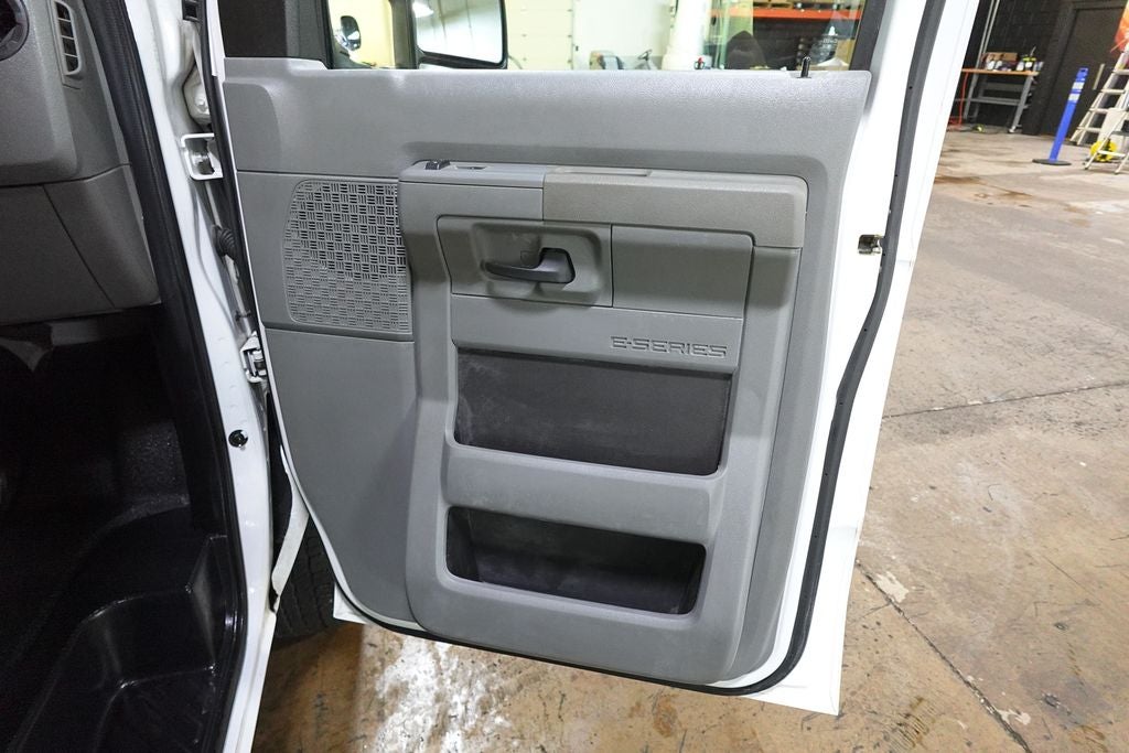 2011 Ford E-350SD Base Cutaway