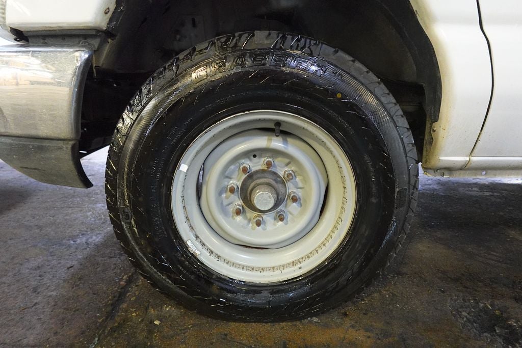 2011 Ford E-350SD Base Cutaway