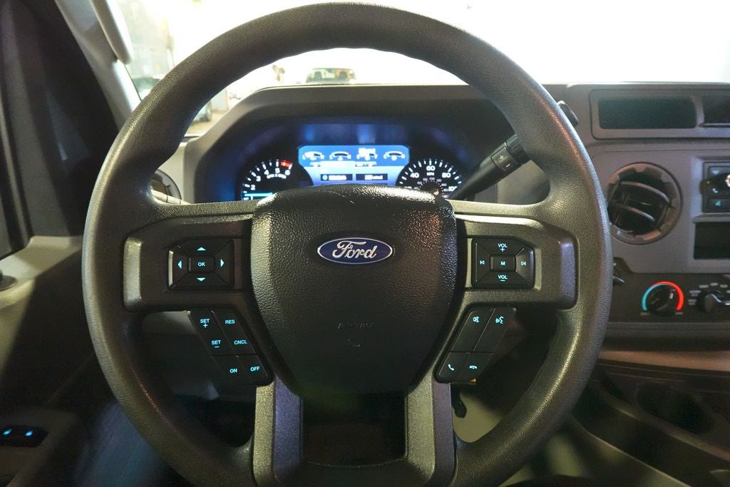 2022 Ford E-450SD Base DRW