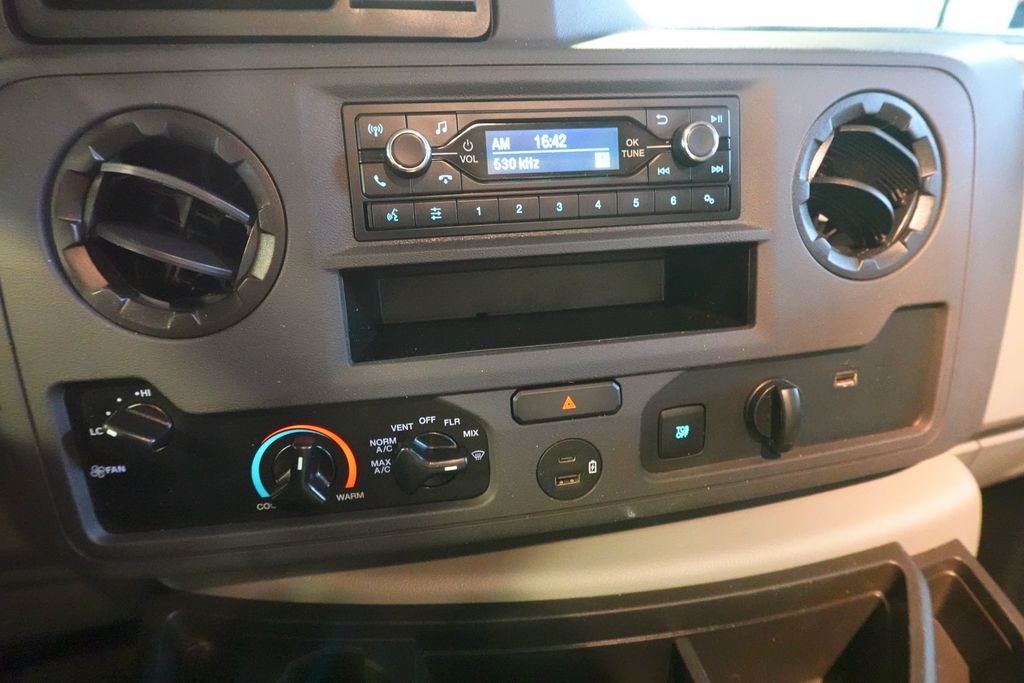 2022 Ford E-450SD Base DRW