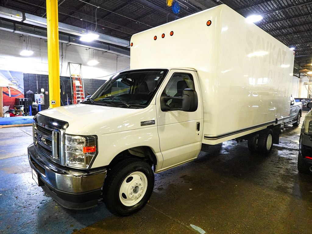 2022 Ford E-450SD Base DRW