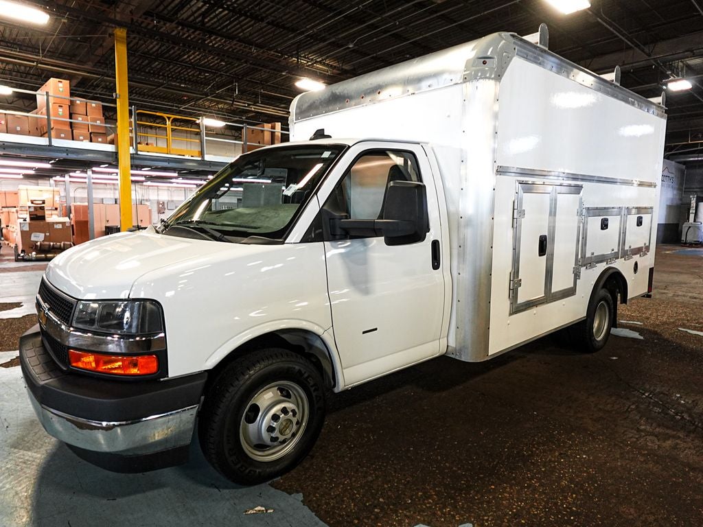 2022 Chevrolet Express 3500 Work Van Cutaway