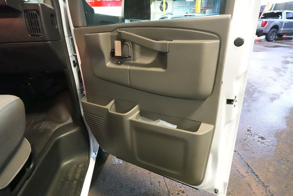 2022 Chevrolet Express 3500 Work Van Cutaway