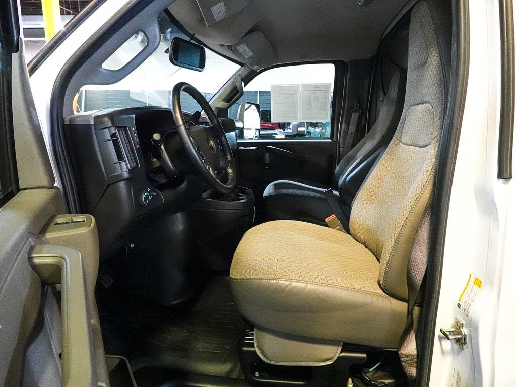 2022 Chevrolet Express 3500 Work Van Cutaway