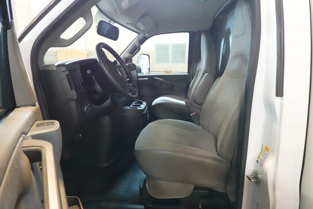 2022 Chevrolet Express 3500 Work Van Cutaway