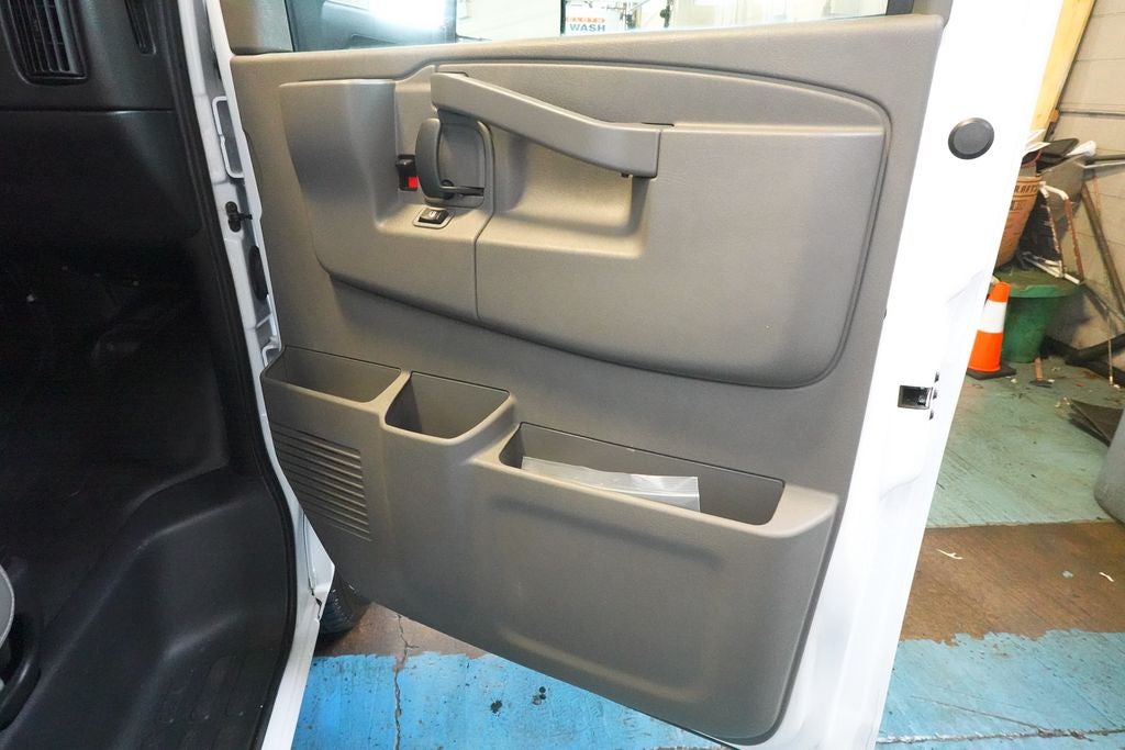 2022 Chevrolet Express 3500 Work Van Cutaway