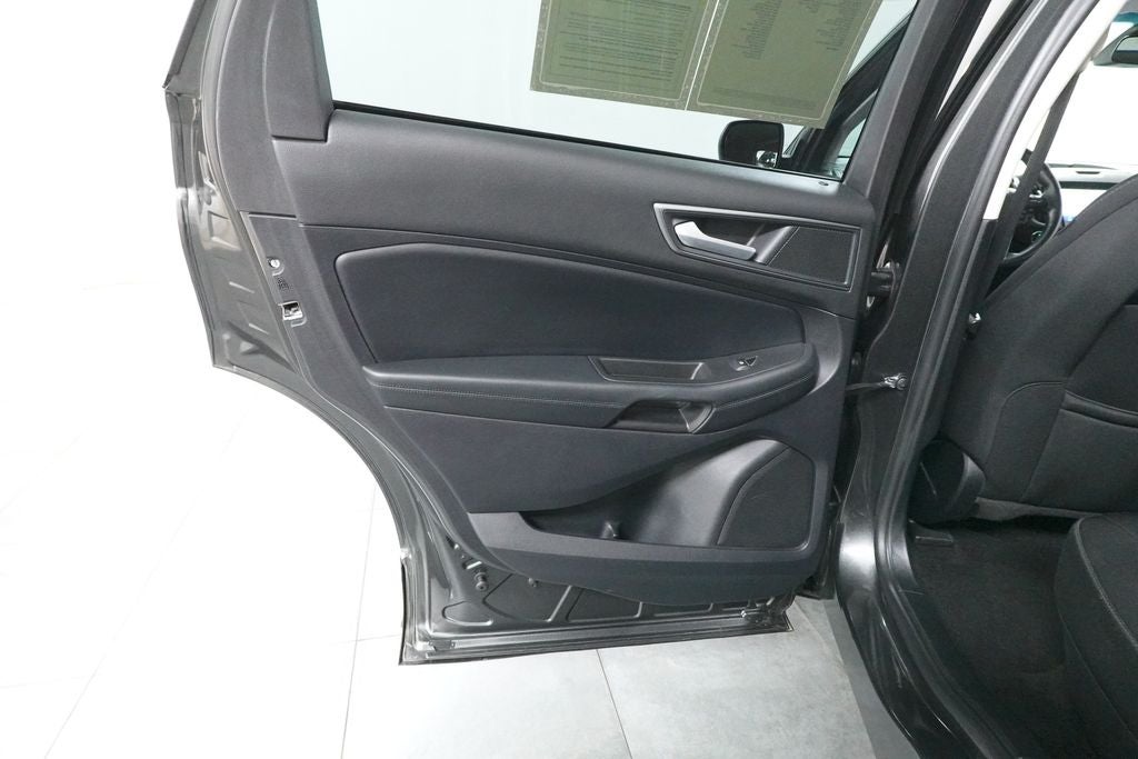 2020 Ford Edge SE