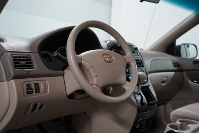2004 Toyota Sienna LE