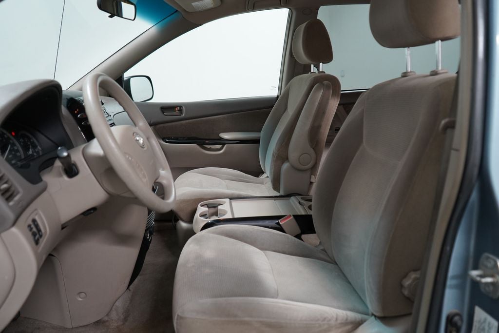 2004 Toyota Sienna LE