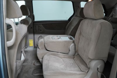 2004 Toyota Sienna LE