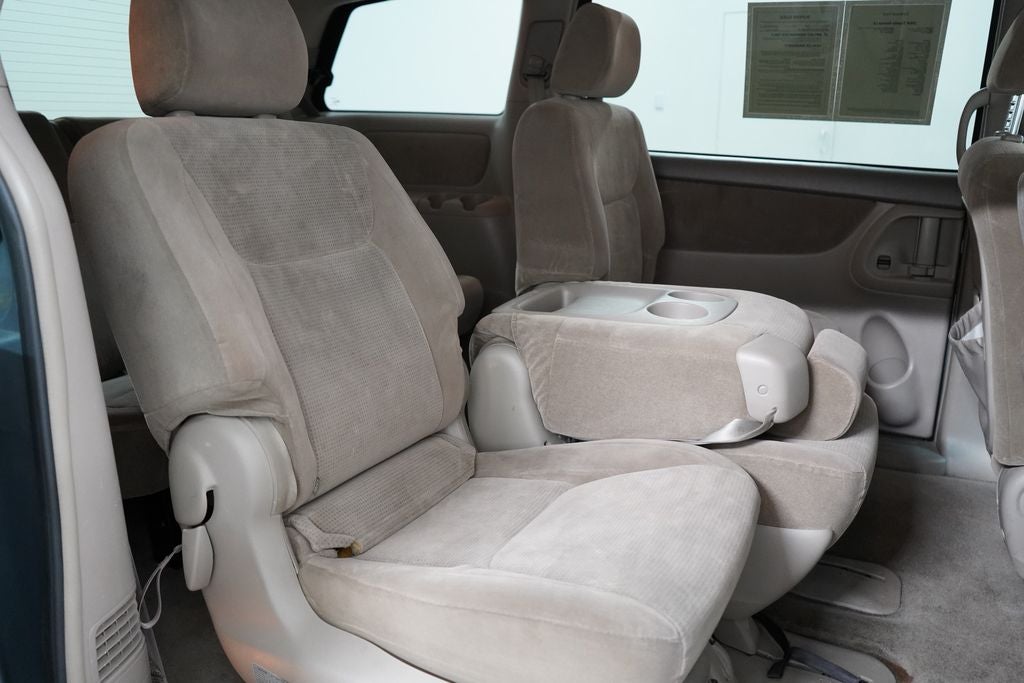 2004 Toyota Sienna LE