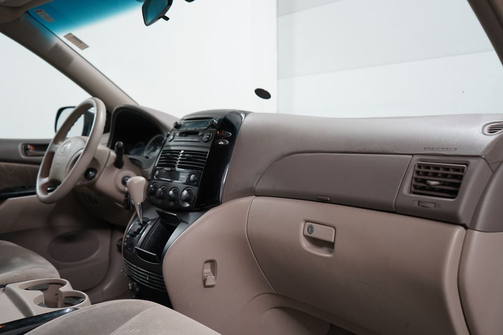 2004 Toyota Sienna LE