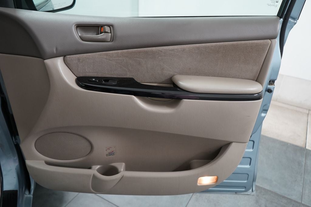 2004 Toyota Sienna LE