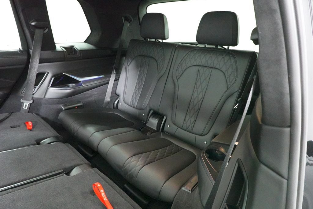 2023 BMW X7 M60i
