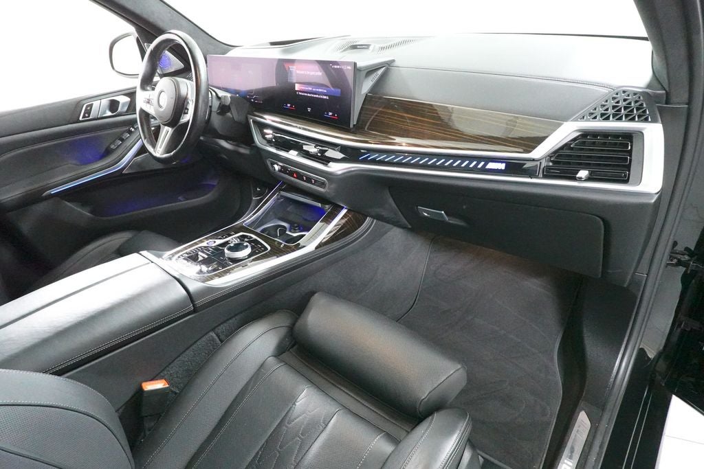 2023 BMW X7 M60i