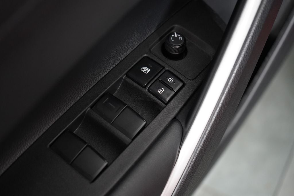 2025 Toyota Corolla Cross Hybrid SE