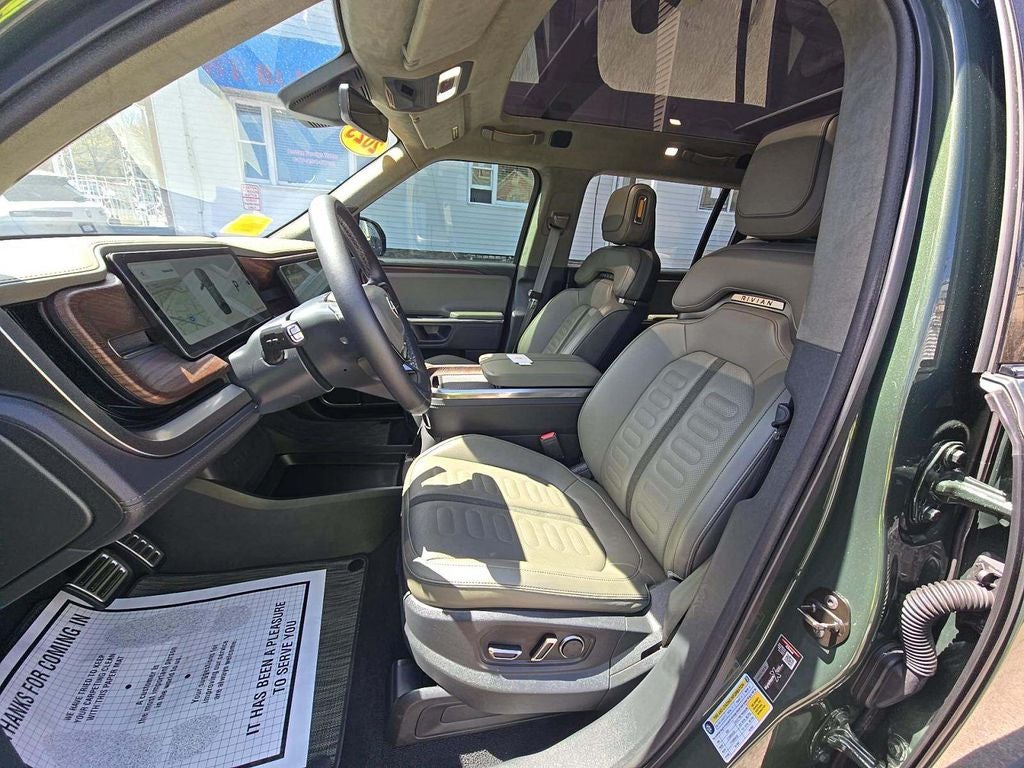 2023 Rivian R1S Adventure