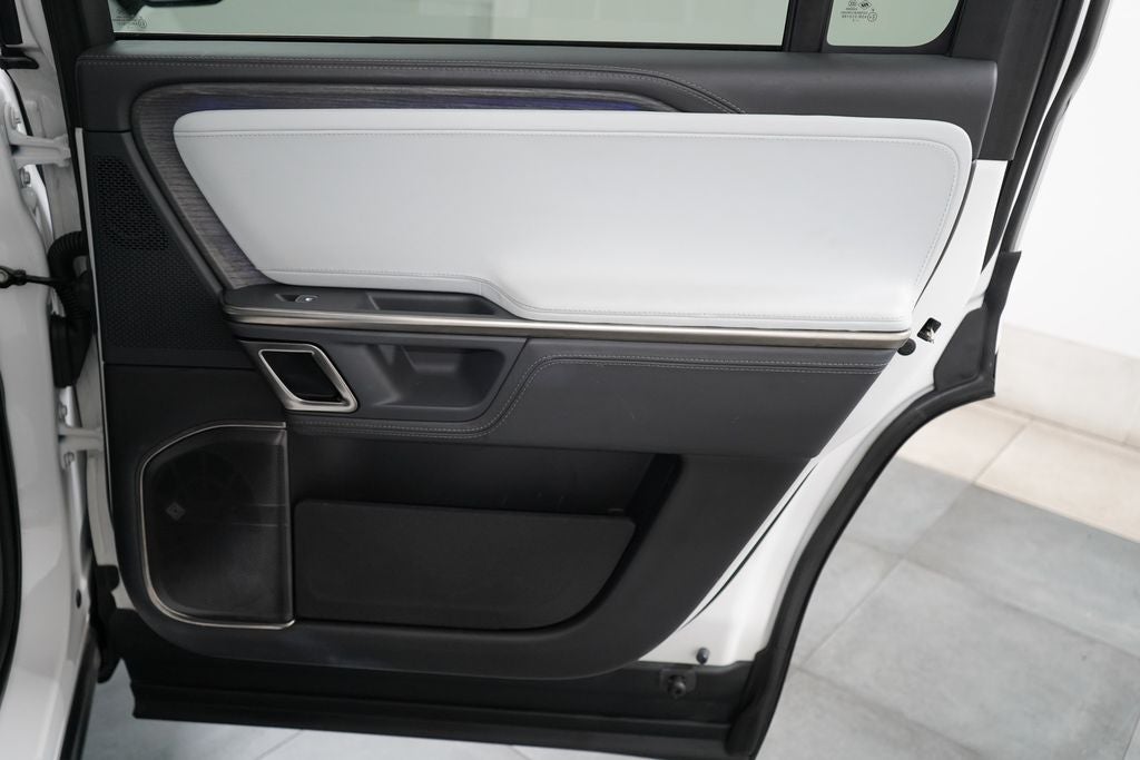 2023 Rivian R1S Adventure
