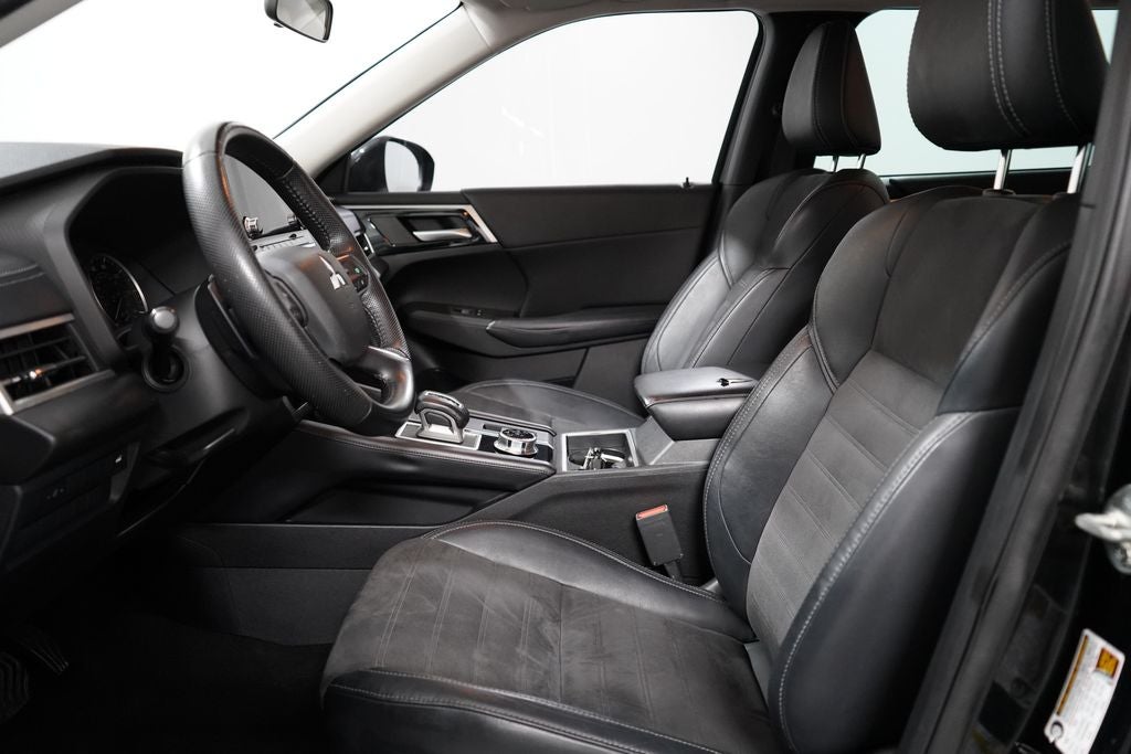 2023 Mitsubishi Outlander SE