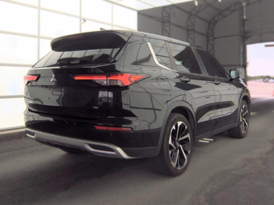 2023 Mitsubishi Outlander SE