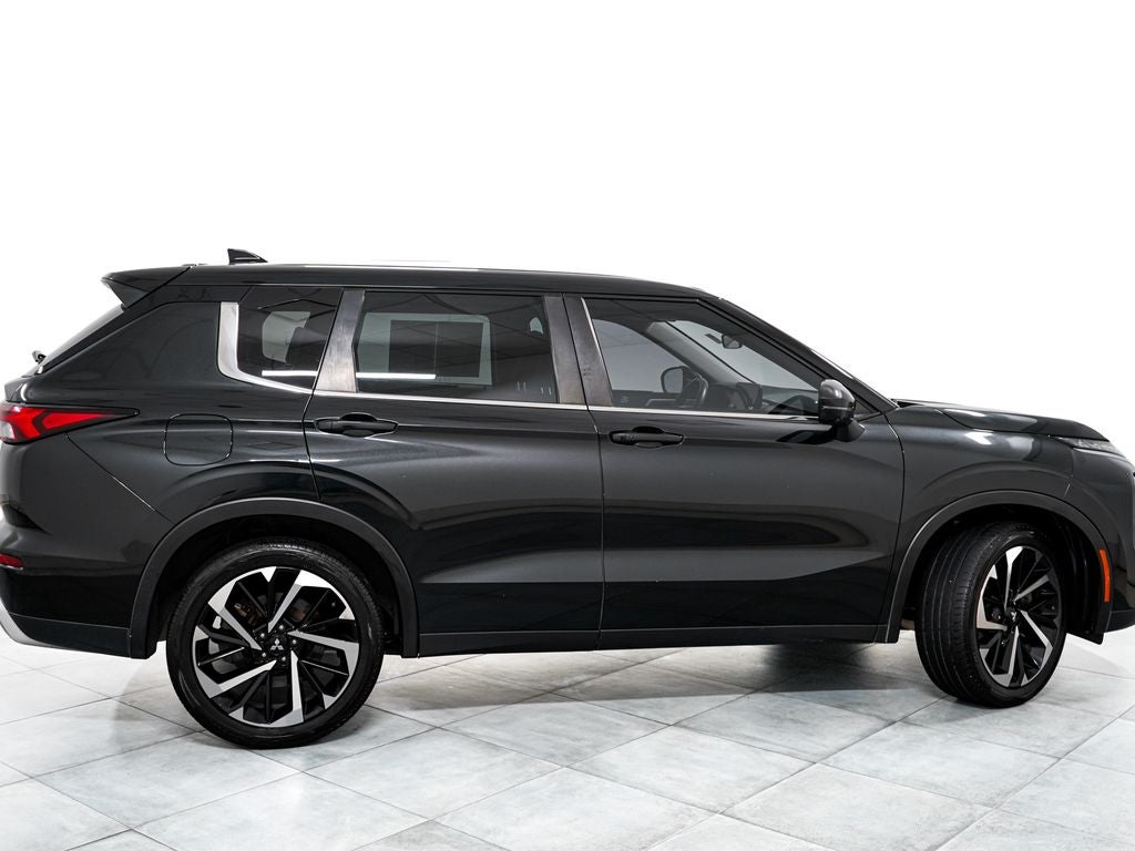 2023 Mitsubishi Outlander SE