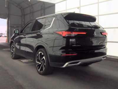 2023 Mitsubishi Outlander SE