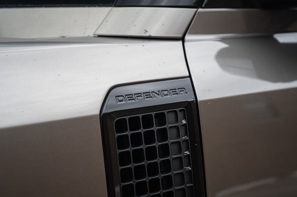 2024 Land Rover Defender 130 X-Dynamic SE