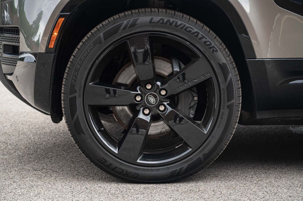 2024 Land Rover Defender 130 X-Dynamic SE