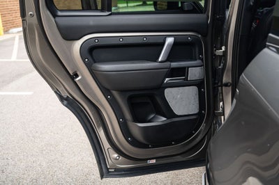 2024 Land Rover Defender 130 X-Dynamic SE