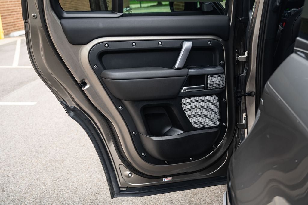 2024 Land Rover Defender 130 X-Dynamic SE